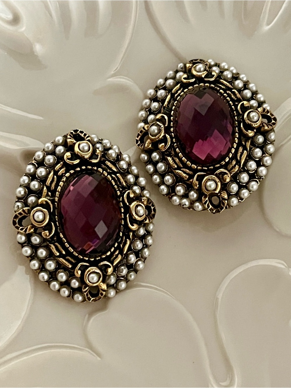 VINTAGE VICTORIAN REVIVAL CLIP ON EARRINGS Gold-Tone Pearl Cluster, purple gems